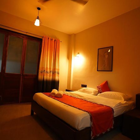 Coastal Bay Inn آليباغ المظهر الخارجي الصورة