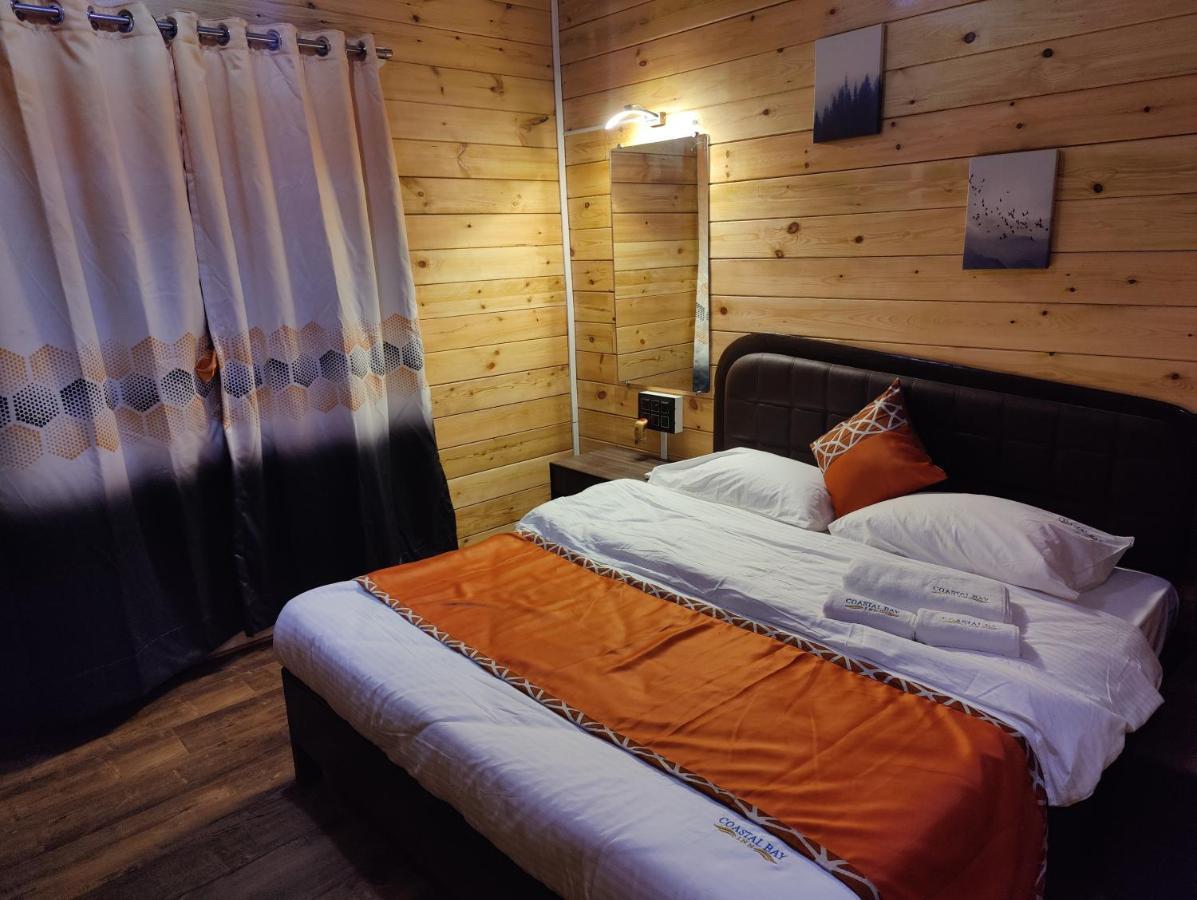 Coastal Bay Inn آليباغ المظهر الخارجي الصورة