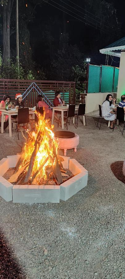 Coastal Bay Inn آليباغ المظهر الخارجي الصورة