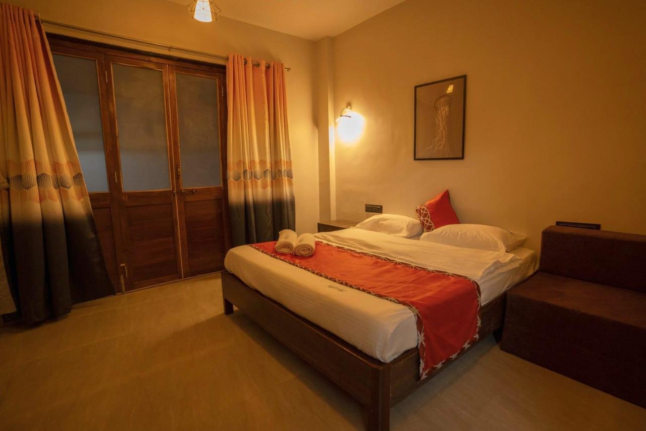 Coastal Bay Inn آليباغ المظهر الخارجي الصورة