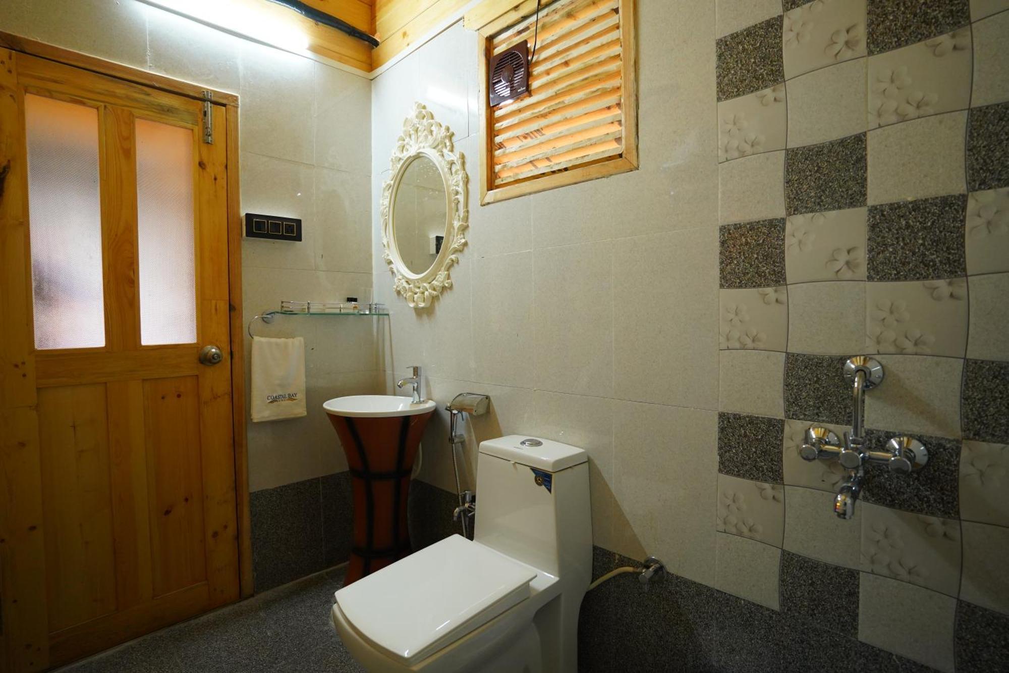 Coastal Bay Inn آليباغ المظهر الخارجي الصورة