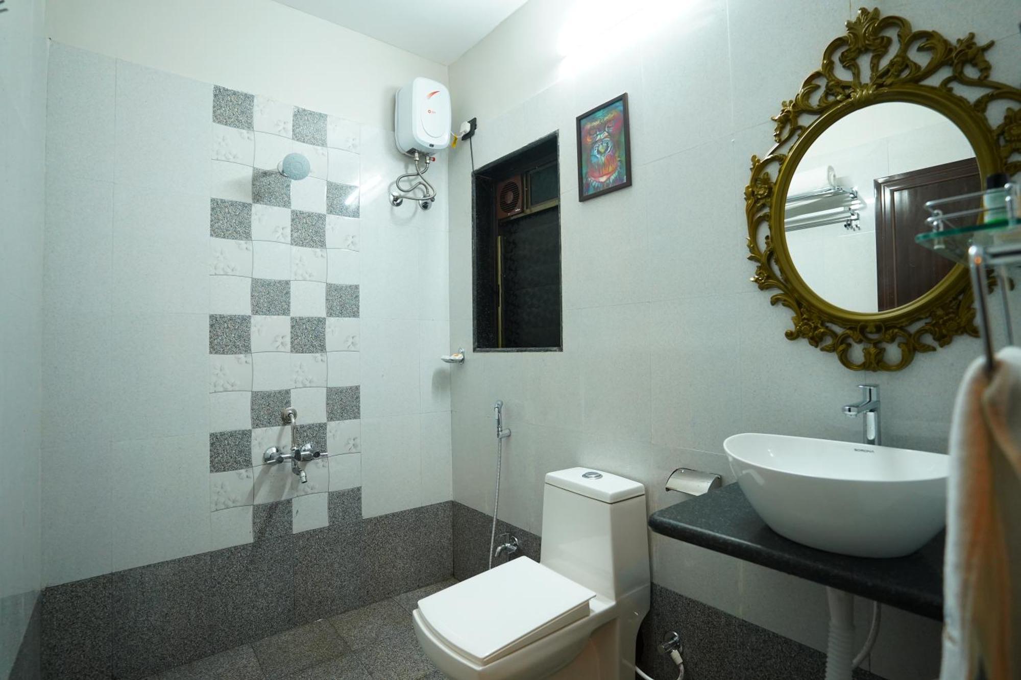 Coastal Bay Inn آليباغ المظهر الخارجي الصورة