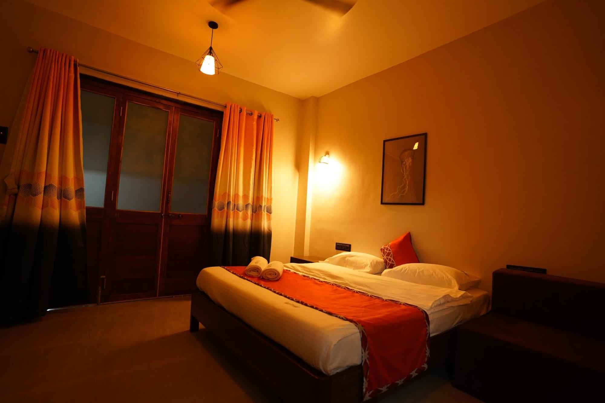 Coastal Bay Inn آليباغ المظهر الخارجي الصورة