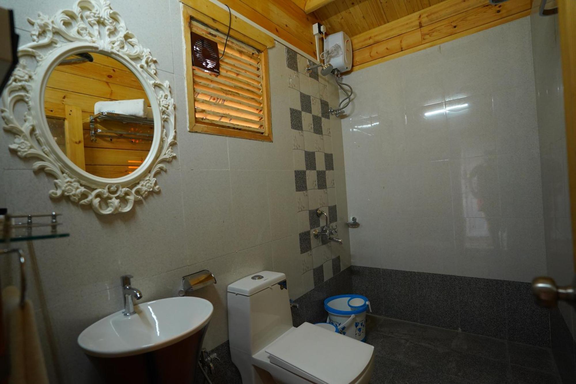 Coastal Bay Inn آليباغ المظهر الخارجي الصورة