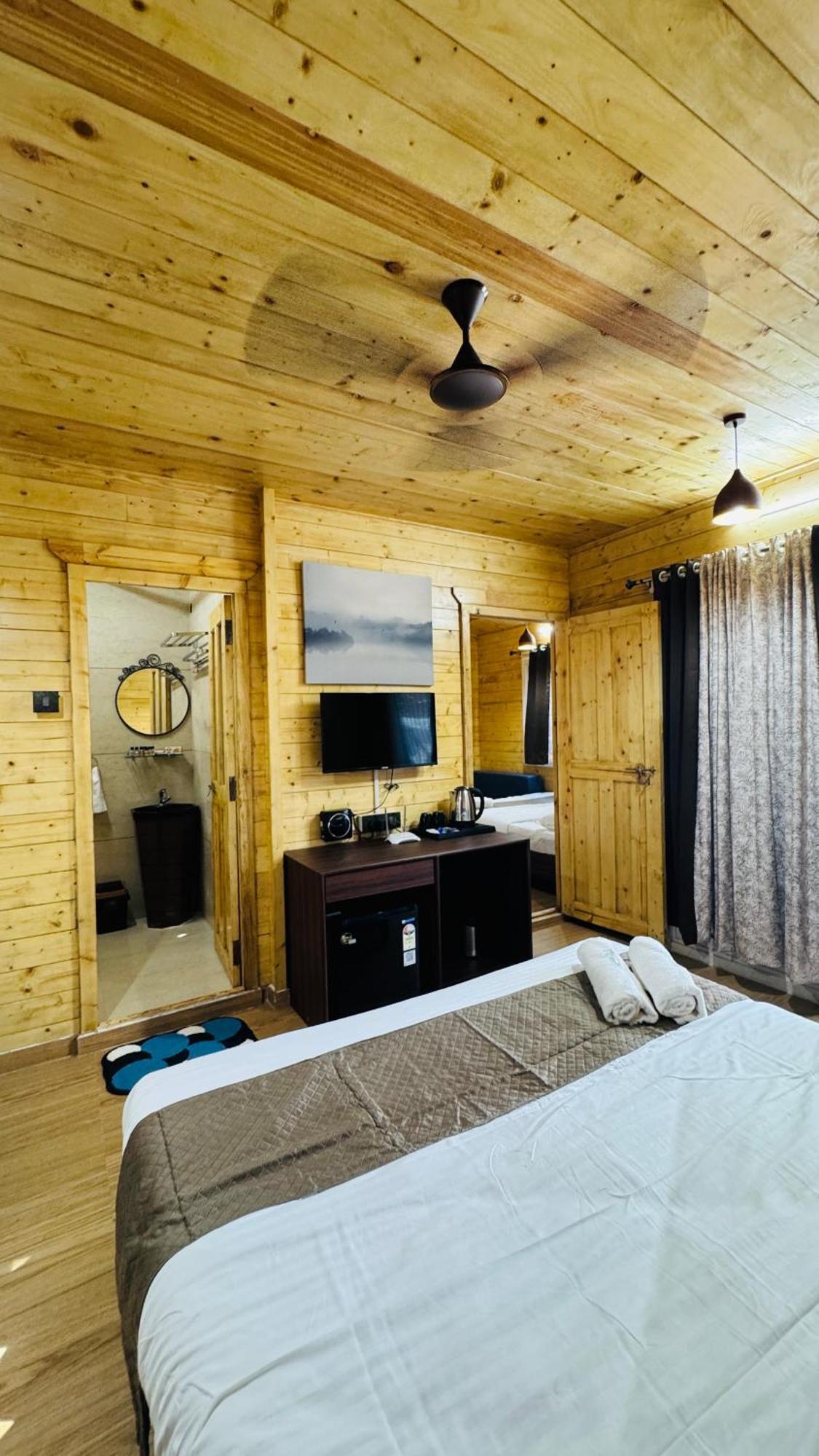 Coastal Bay Inn آليباغ المظهر الخارجي الصورة