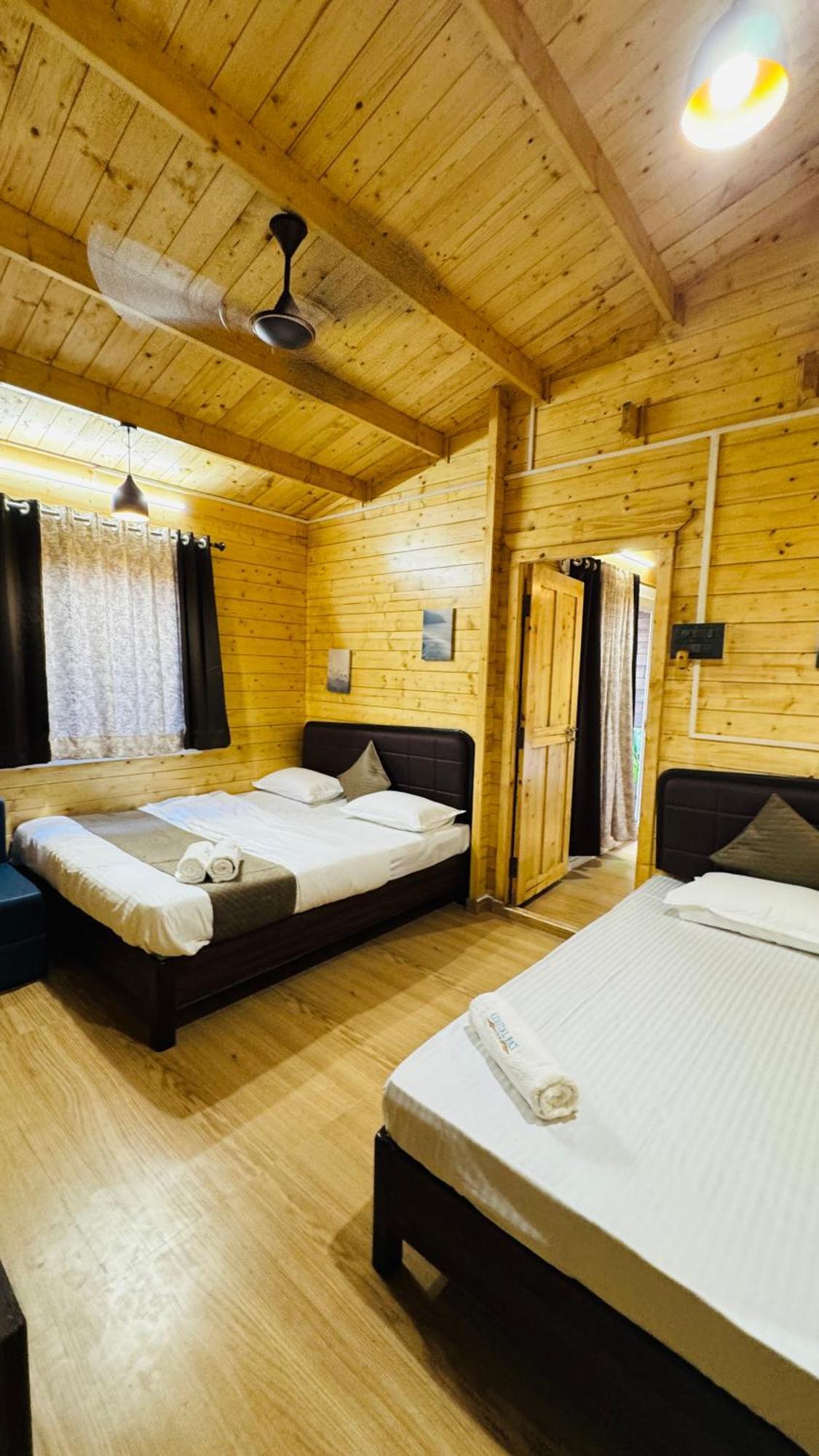 Coastal Bay Inn آليباغ المظهر الخارجي الصورة