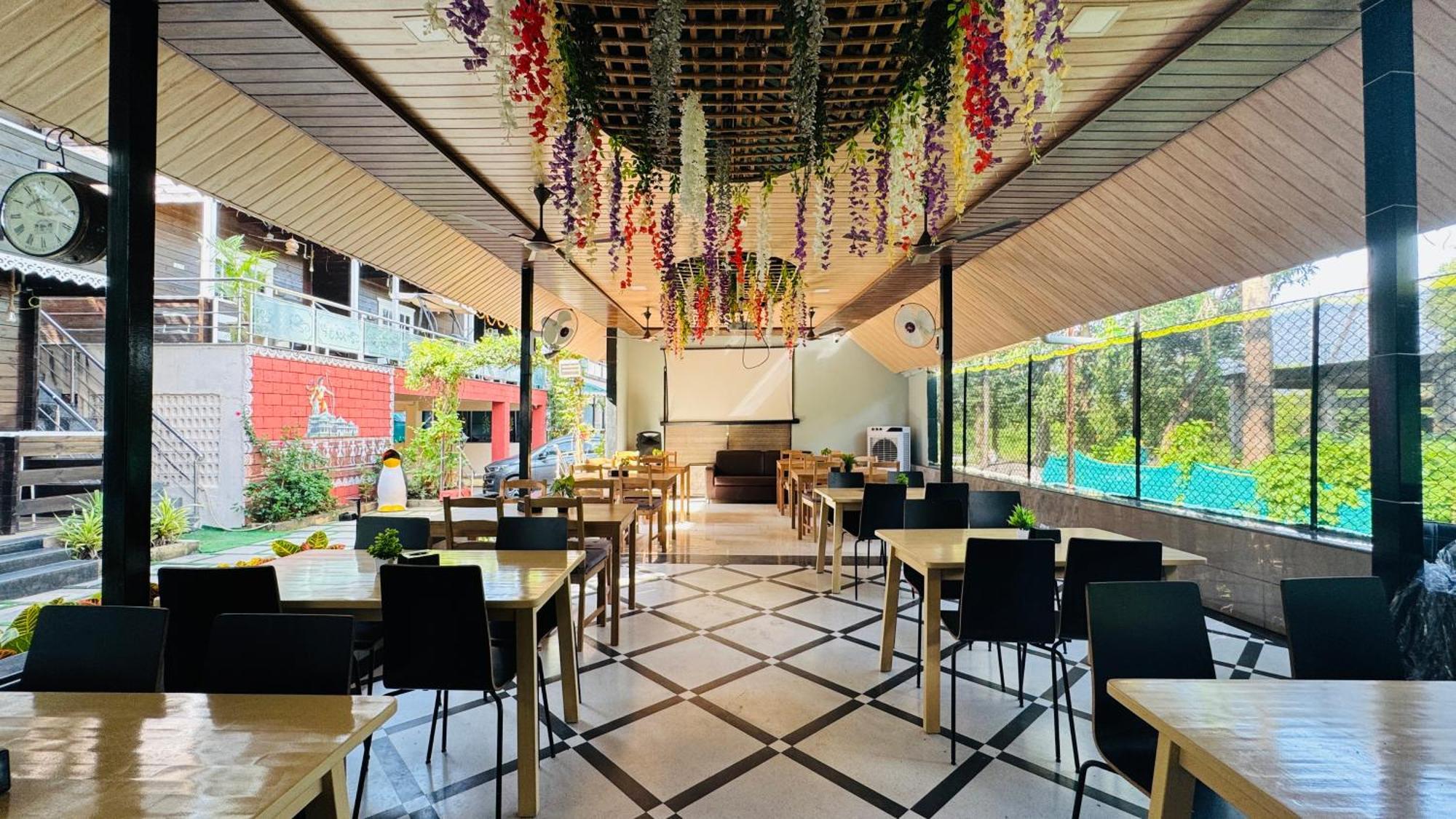 Coastal Bay Inn آليباغ المظهر الخارجي الصورة