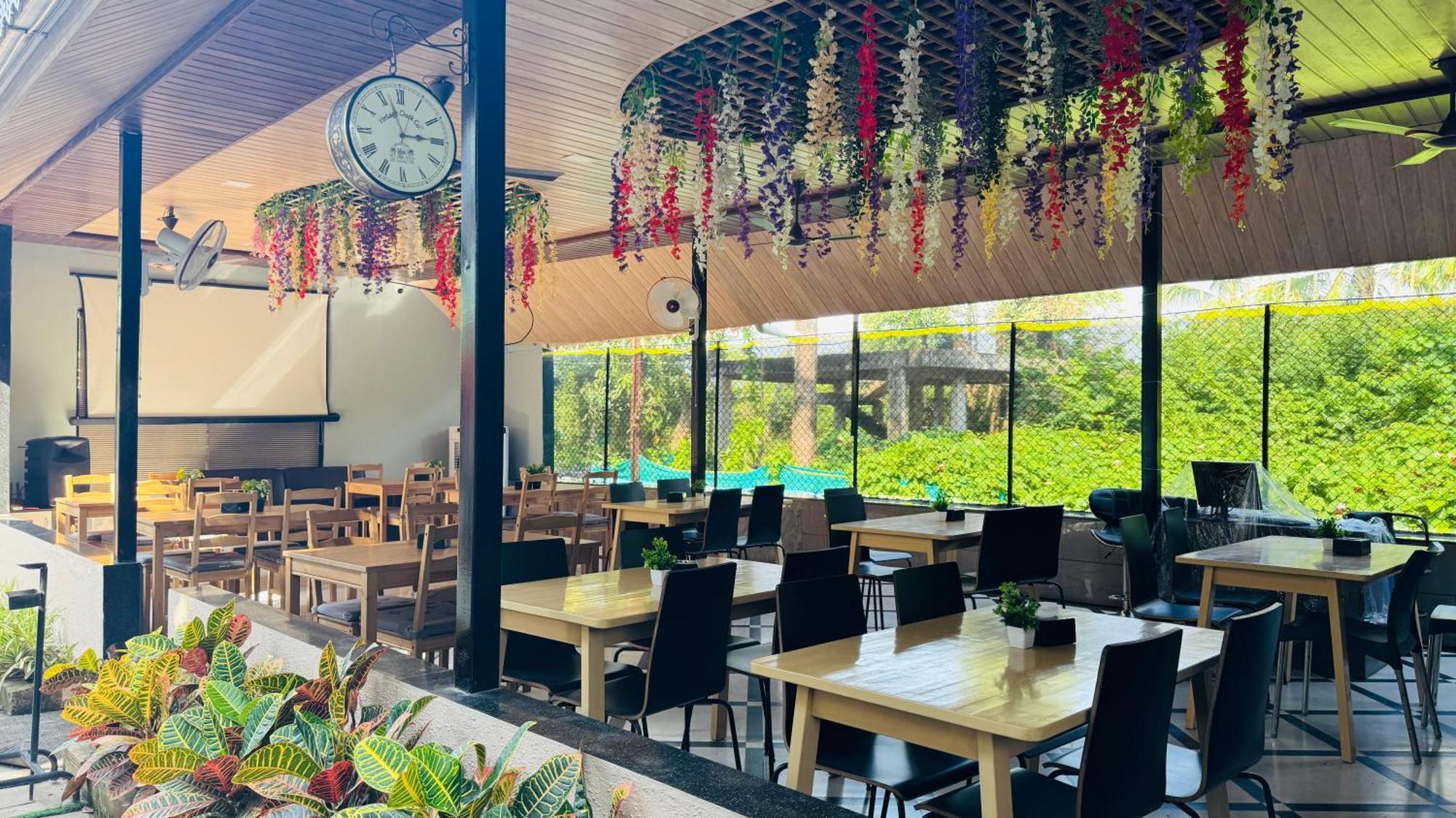 Coastal Bay Inn آليباغ المظهر الخارجي الصورة