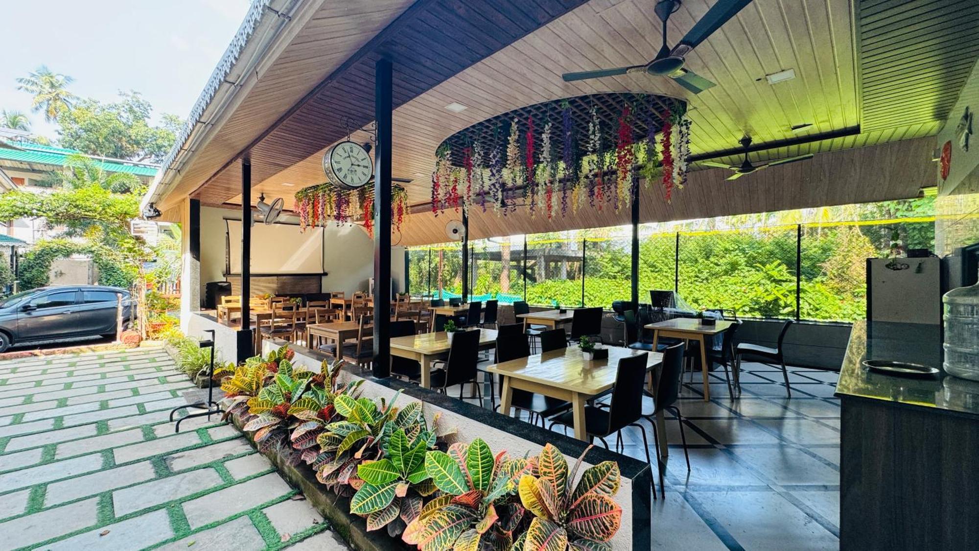 Coastal Bay Inn آليباغ المظهر الخارجي الصورة