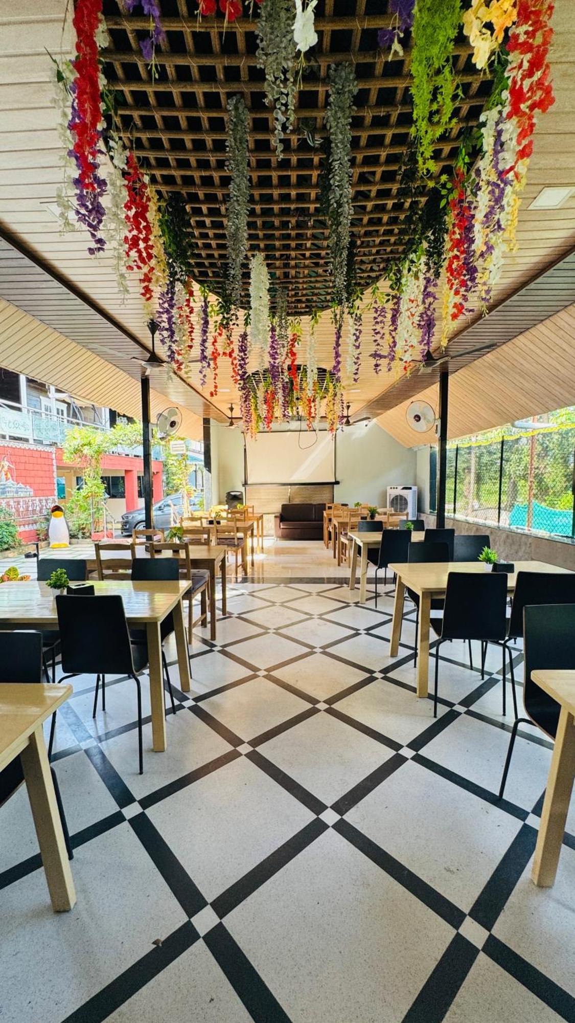 Coastal Bay Inn آليباغ المظهر الخارجي الصورة